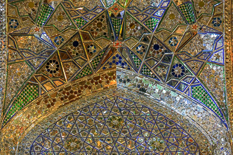A view of the Āina-kāri (mirror work) in the holy shrine of Imam Ali by Iranian masters