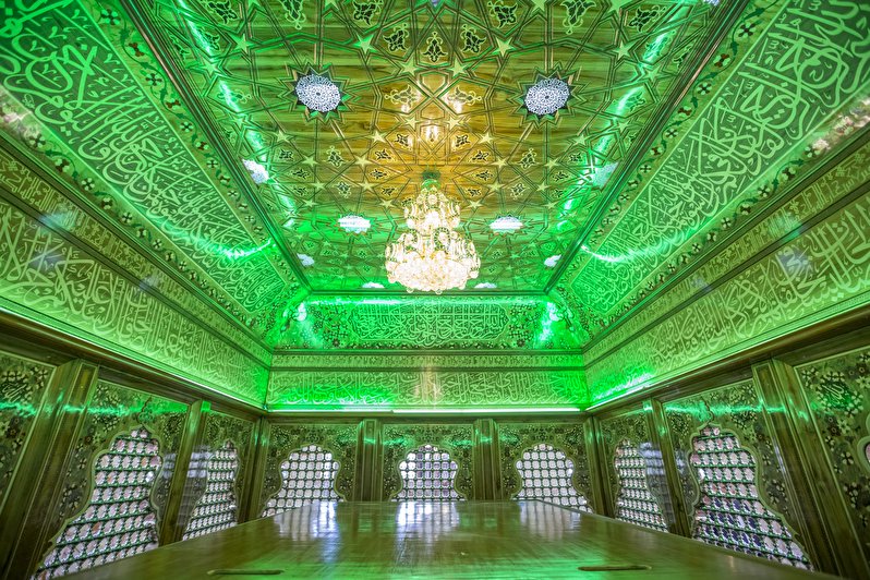 A beautiful image of the inside of the luminous and holy Zarih of Imam Hussein