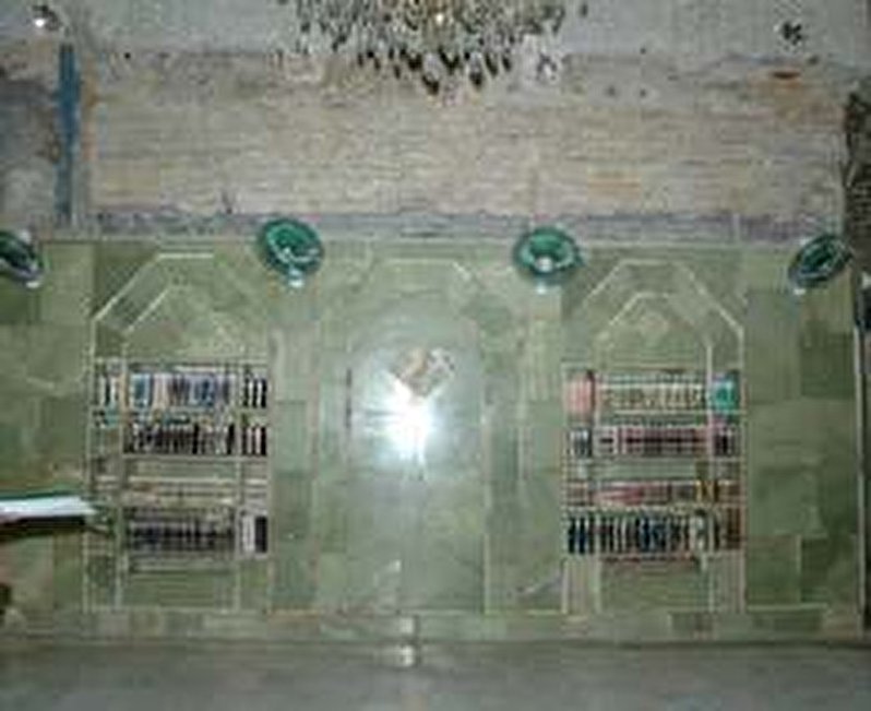 Replacement of the floor and wall stones of the holy shrine of Hazrat Abbas (piece be upon him)