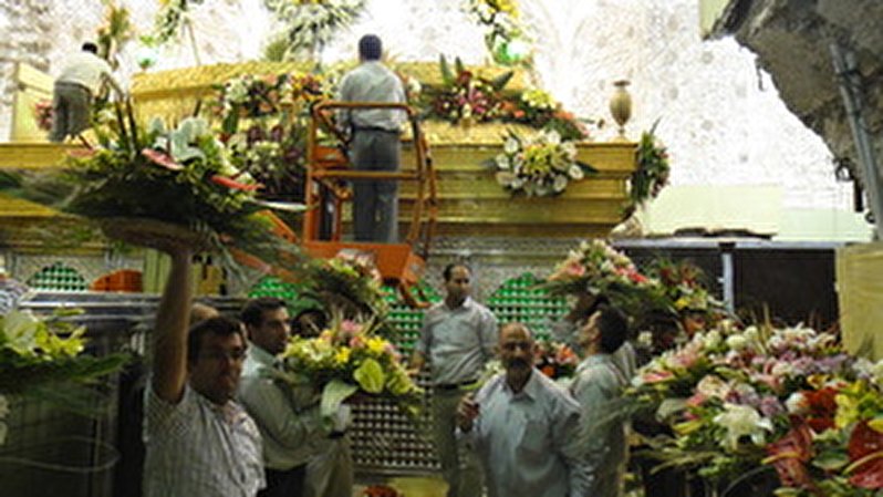 Construction of greenhouses in holy shrines in Karbala and decorating the holy Zarih with flowers