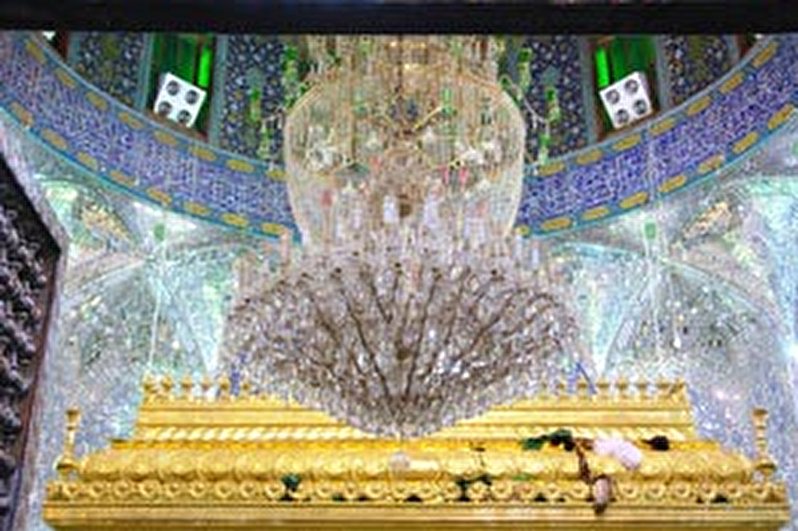 Construction and installation of chandeliers for the holy shrine of Imam Ali (piece be upon him)