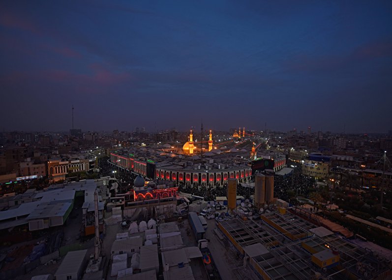 A beautiful image of Bayn al-Haramayn at night