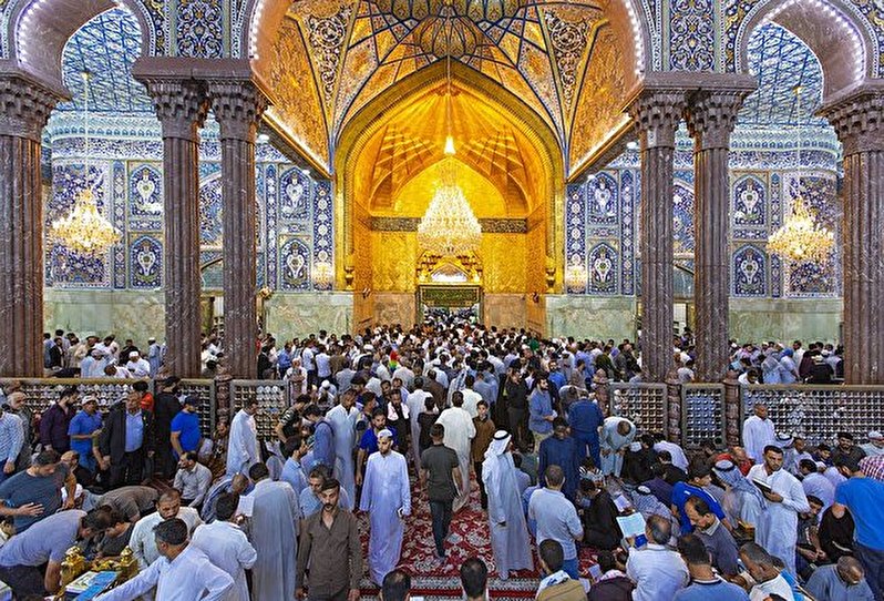 The holy shrine of Imam Hussein(piece be upon him)