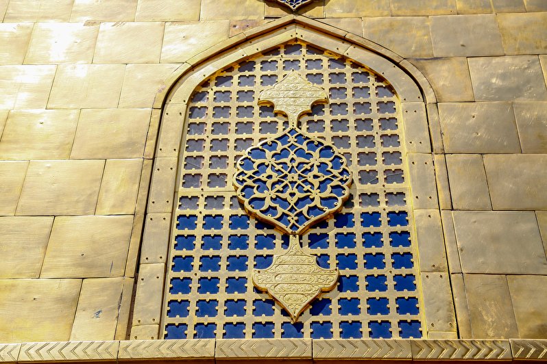 A beautiful gilded window in the holy shrine of Imam Ali(piece be upon him)