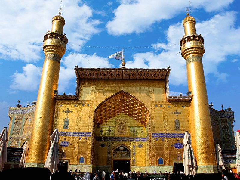 Beautiful gilding in Imam Ali shrine(PBUH)