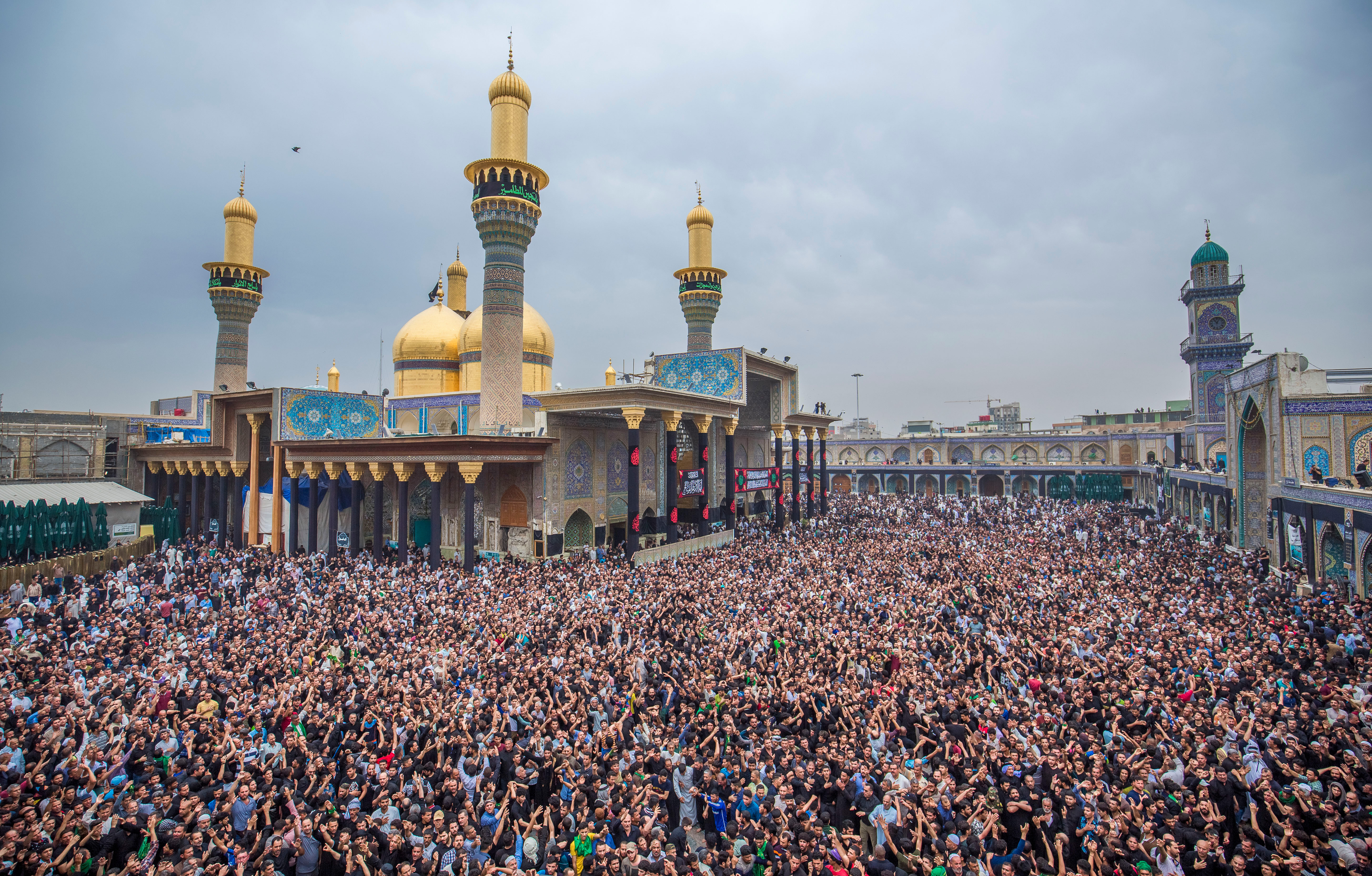 نمایی از زائرین حرم مطهر امامین جوادین (ع)در کاظمین مقدس