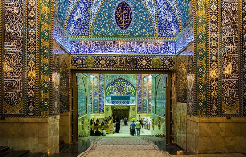 نمایی از کاشی کاری ورودی حرم مطهر امام حسین (ع)