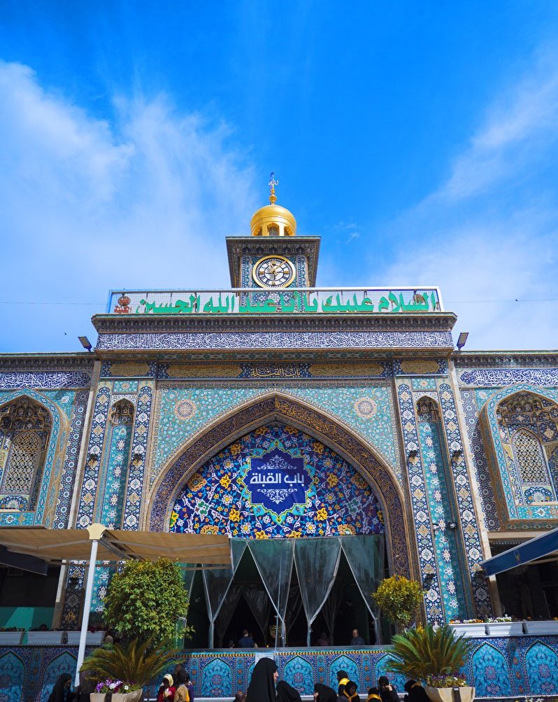 نمایی از ورودی باب القبله حرم مطهر سید الشهداء(ع)